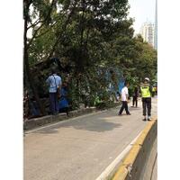 diduga-sopir-mengantuk-transjakarta-tabrak-separator-jalan-s-parman