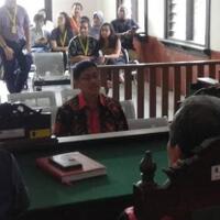 tersandung-kasus-jual-beli-jabatan-bupati-cirebon-minta-maaf