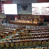 dari-total-560-orang-281-anggota-dpr-hadiri-rapat-paripurna