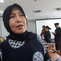 pose-2-jari-dr-ani-hasibuan-ngaku-independen-usut-penyebab-kpps-meninggal