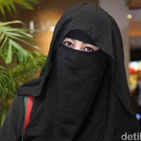 pedagang-di-mekkah-punya-kaus-gambar-prabowo-ummi-pipik-masyaallah