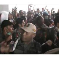 wali-kota-kendari-tolak-setujui-cawali-pengunjuk-rasa-bentrok-dengan-pol-pp