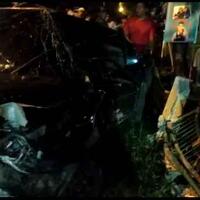 diduga-mabuk-mobil-hantam-trotoar-di-depan-kantor-bupati-merangin