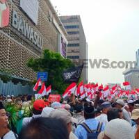 ratusan-massa-mulai-memadati-depan-gedung-bawaslu