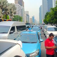 ada-pengunjuk-rasa-di-bawaslu-ruas-jalan-mh-thamrin-macet-total