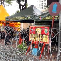 massa-berdemo-di-bawaslu-petugas-keamanan-di-kpu-bersiaga