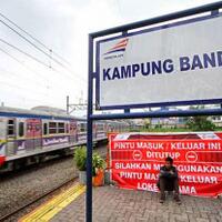 imbas-kebakaran-habat-jalur-stasiun-kampung-bandan-ditutup