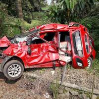 kronologis-taksi-online-disambar-krl-hingga-4-penumpangnya-tewas