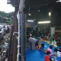 tak-lazim-satlantas-polres-tangsel-gelar-bukber-di-lapak-pemulung