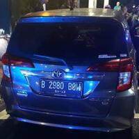 jelang-sahur-pengemudi-ayla-ditemukan-tewas-dalam-mobil-di-senayan