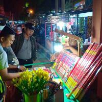 polisi-sita-puluhan-jenis-dan-ukuran-petasan-dari-pkl-di-karimun