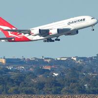 mesin-pesawat-qantas-meledak-dalam-penerbangan-ke-sydney