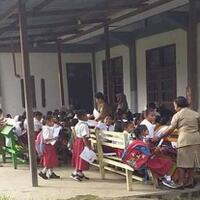 sekolah-disegel-ratusan-siswa-sd-ujian-di-luar-kelas