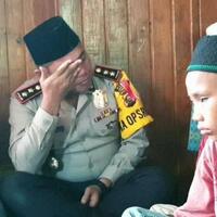 tangis-haru-kapolres-lubuk-linggau-di-hadapan-anak-panti-asuhan