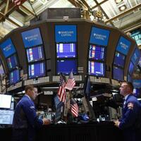 wall-street-tersungkur-akibat-meningkatnya-perang-dagang-as-china