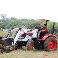 manfaatkan-alsintan-mahasiswa-pkl-polbangtan-malang-gandeng-tni