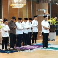 gubernur-ntb-jadi-imam-salat-pada-pertemuan-tokoh-muda-indonesia