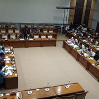 dpr-dan-pemerintah-bahas-jaminan-produk-halal-dan-revisi-bpih
