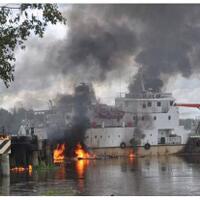 2-kapal-pengangkut-bbm-meledak-dan-terbakar-3-abk-tewas