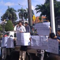 kebijakan-pemkot-palembang-tak-pro-rakyat-warga-demo-tolak-kenaikan-pbb-100-lebih