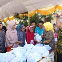 pemkab-serang-bagikan-2600-paket-sembako-gratis