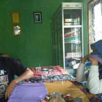 sejoli-ini-kepergok-mesum-di-kebun-karet