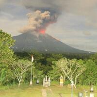 gunung-agung-erupsi-sejumlah-daerah-di-karangasem-hujan-abu