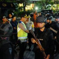 polda-jatim-sweeping-stasiun-pasar-turi-untuk-antisipasi-people-power