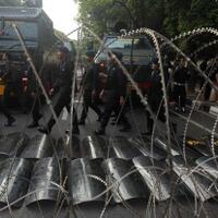 antisipasi-ancaman-terorisme-polisi-perketat-penjagaan-kpu-dan-bawaslu