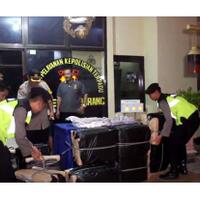 polres-indramayu-gagalkan-pengiriman-15-juta-butir-petasan