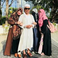 kesetiaan-3-istri-ustaz-arifin-ilham-jadi-pendamping-lawan-sakit