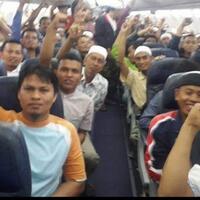 aksi-22-mei-pendukung-02-asal-sumatera-barat-carter-5-pesawat-dan-50-bus