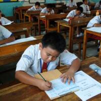 ada-aksi-di-gedung-kpu-siswa-sdn-menteng-01-tetap-masuk-sekolah