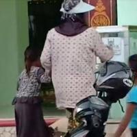 viral-video-ibu-pemulung-sedekah-di-masjid