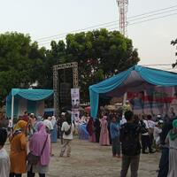 sandi-dipastikan-tak-hadir-warga-jonggol-bubarkan-diri-sambil-bawa-nasi-kotak