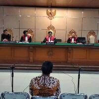 bupati-cirebon-nonaktif-terisak-divonis-5-tahun-penjara