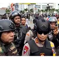 9-jam-diblokade-pasukan-tni-polri-buka-akses-jembatan-tol-kapuas-i-pontianak