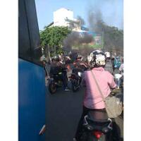 ada-pembakaran-ban-dan-bendera-arus-lalin-sekitar-tuprok-tersendat