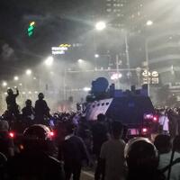 bentrok-massa-vs-polisi-pospol-mh-thamrin-dibakar