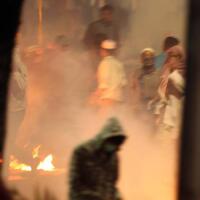 masih-mencekam-ledakan-petasan-menghiasi-langit-sarinah