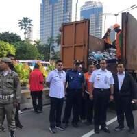 pasca-bentrokan-anies-baswedan-pantau-situasi-jalan-mh-thamrin