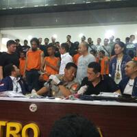 polisi-sita-uang-2670-usd-batu-hingga-molotov-dari-tersangka-kerusuhan