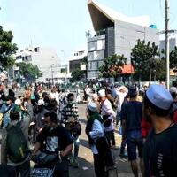 jati-baru-kembali-memanas-polisi-terus-halau-massa