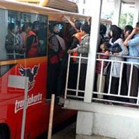 jakarta-belum-kondusif-ini-penyesuaian-layanan-bus-transjakarta