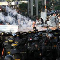 aparat-dan-massa-bentrok-tanah-abang-lumpuh