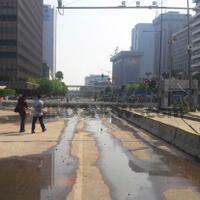 kondisi-sekitar-bawaslu-terkini-jalan-sudah-bersih-dan-sebagian-bisa-dilalui