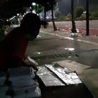 mengais-rezeki-dari-demo-22-mei