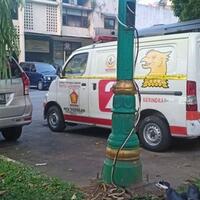 geger-ambulans-gerindra-tanpa-alat-bantu-malah-berisi-batu