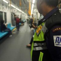 pasca-kerusuhan-22-mei-mrt-kembali-beroperasi-normal