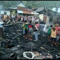 damkar-telat-datang-dan-kehabisan-air-4-rumah-di-permukiman-padat-ludes-terbakar